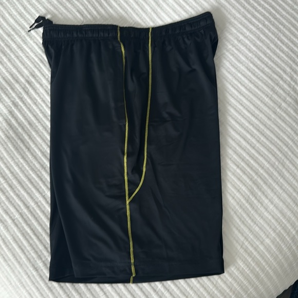 Men’s UA Short - Picture 5 of 5